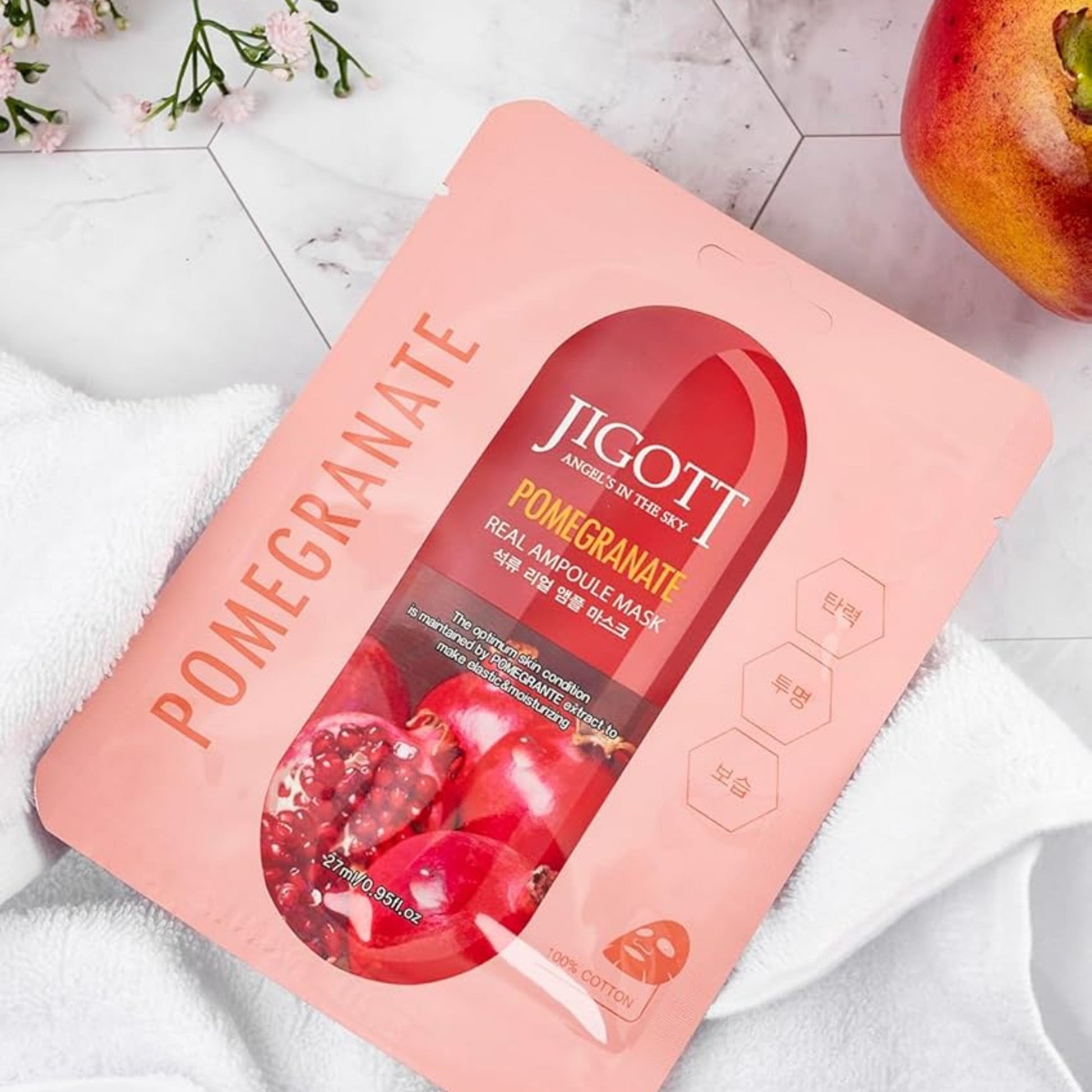 Masca servetel JIGOTT Pomegranate Real Ampoule Mask, cu extract de rodie si fructe, pentru hidratare intensa si luminozitate.