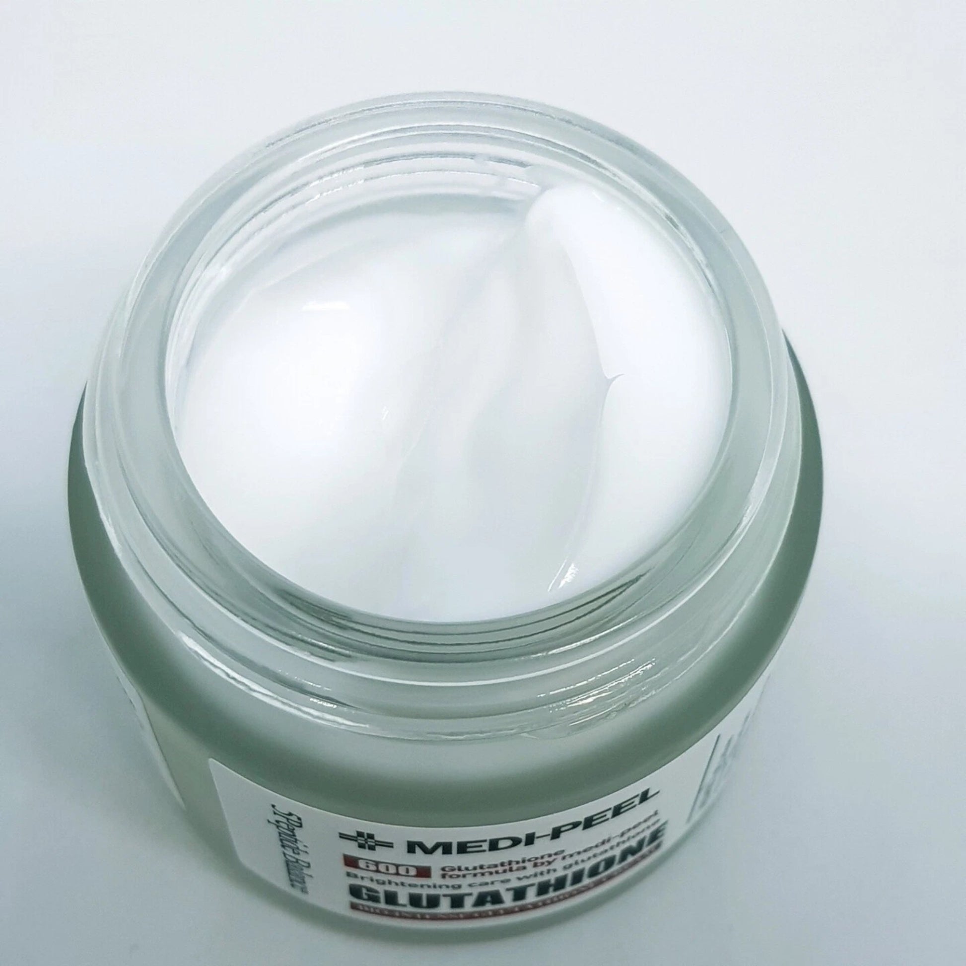 Crema fata iluminatoare cu glutation si niacinamida, potrivita pentru piele terna, 50 g